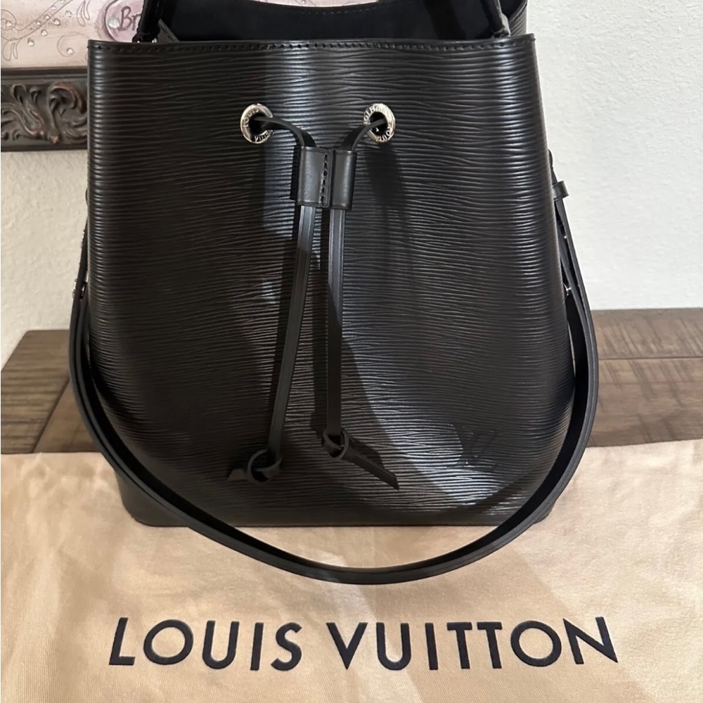 ❤️❤️SOLD❤️❤️Louis Vuitton Epi Noenoe MM